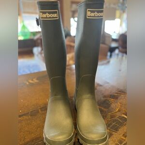 Barbour Green Tall Rainboots Size 8